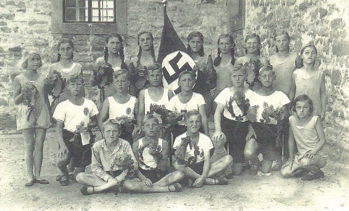 1933 Madchen und Jungen Gruppe mit Namen1