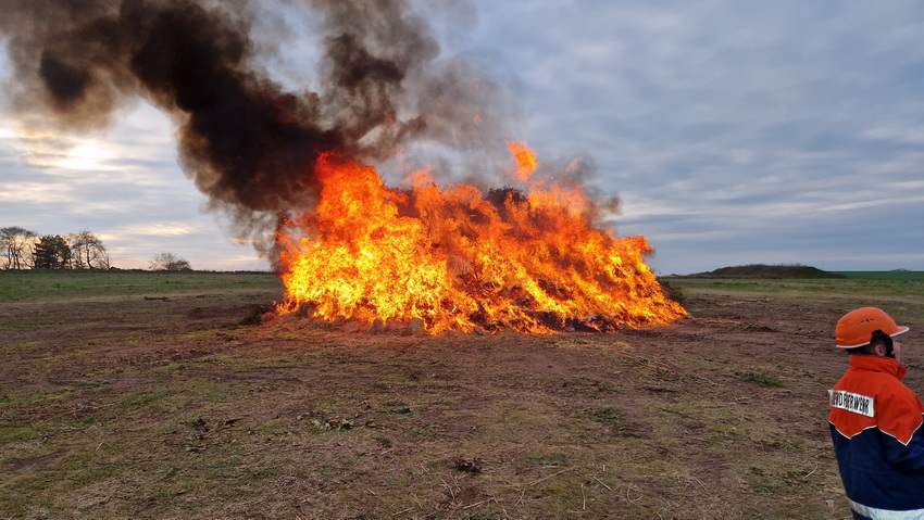 2025 04 19 Osterfeuer 066x
