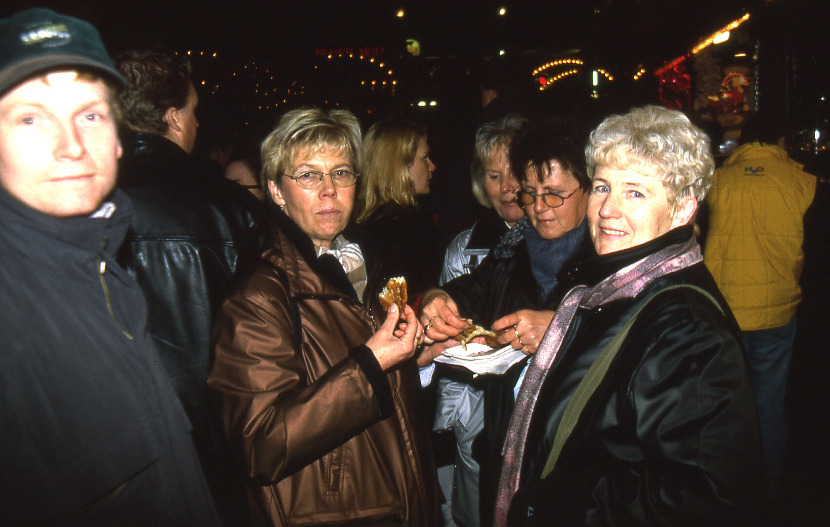 2001 12 xx Weihnachtsmarkt Hamburg001 7