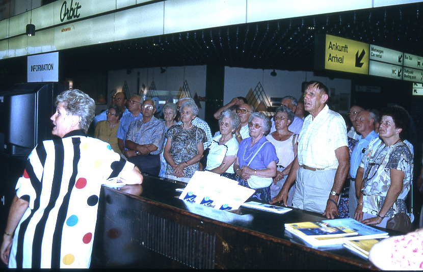 1994 xx xx Senioren Hannover Flughafen NDR008