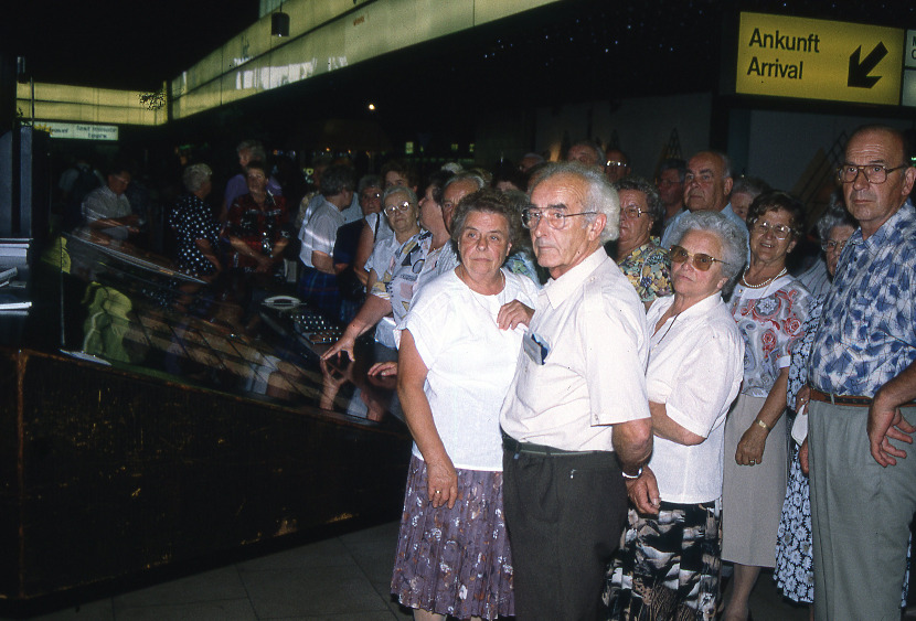 1994 xx xx Senioren Hannover NDR Flughafen 1