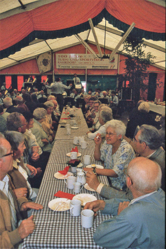 1998 xx xx Seeniorennachmittag 100 Jahre TSV Bahrdorf001 27