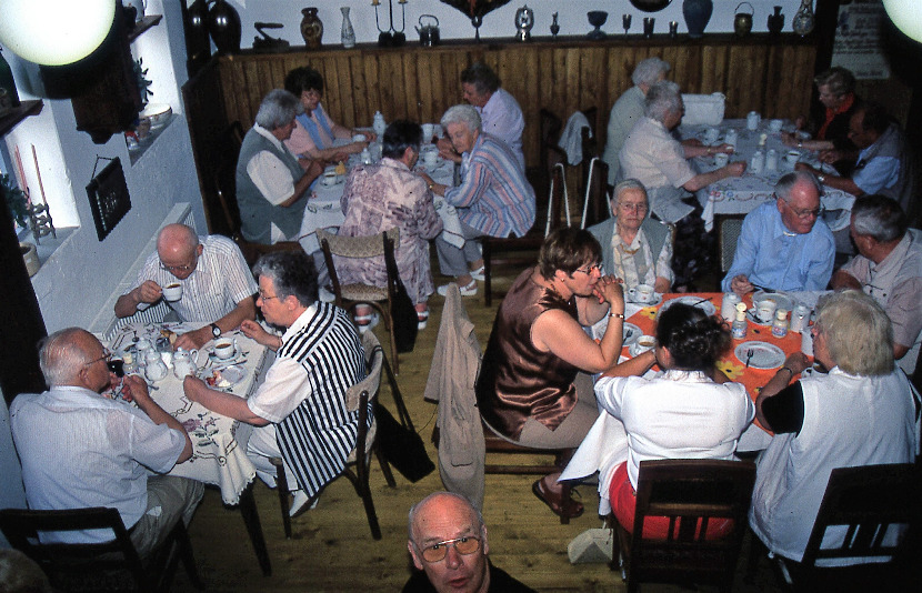 2005 xx xx SeniorenmGrenzlandfahrt Marienborn Cafe Beendorf026 2