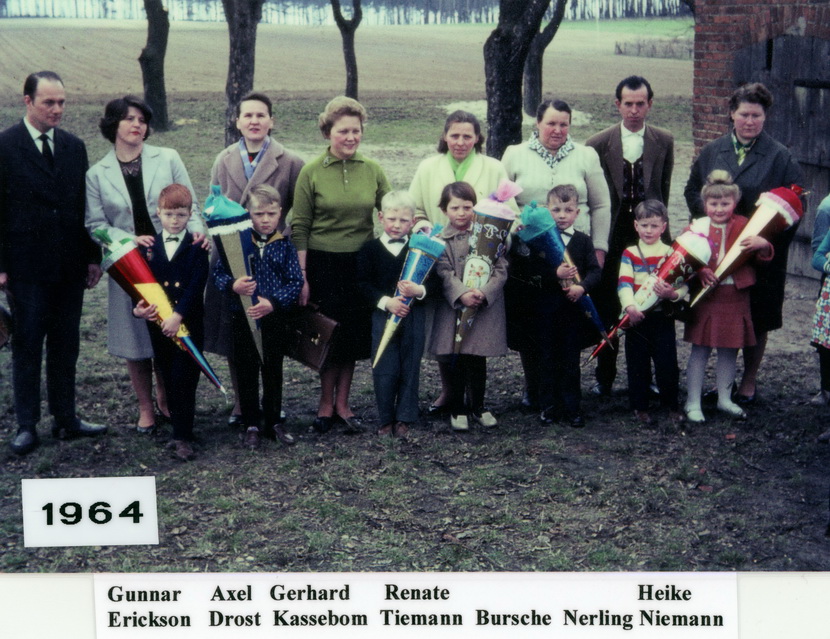 1964 Einschulung mit Namen001