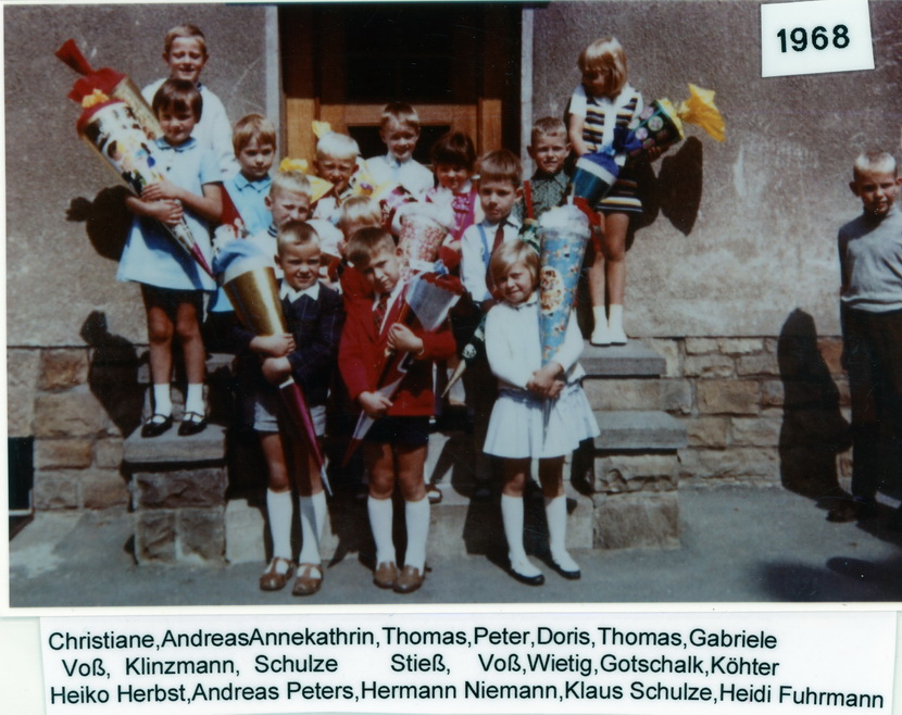 1968 Einschulung mit Namen003