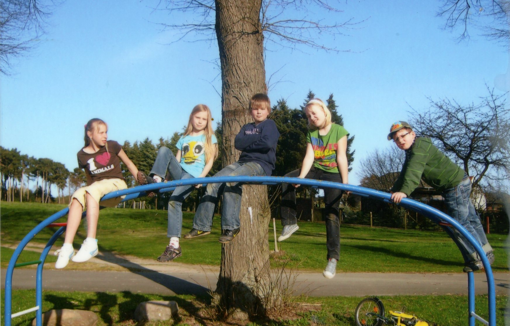 2010   Lindenweg Spielplatz Gina Militzki Monique Gutte Niklas Pessel. Lena Lukas Schulze 001