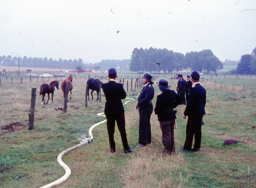 1971 xx xx Fr Feuerwehr Rickensdorf Unter kreisbg Kl Sisbeck005