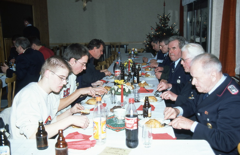 2002 xx xx Fr Feuerwehr Rickensdorf JHV 2002011