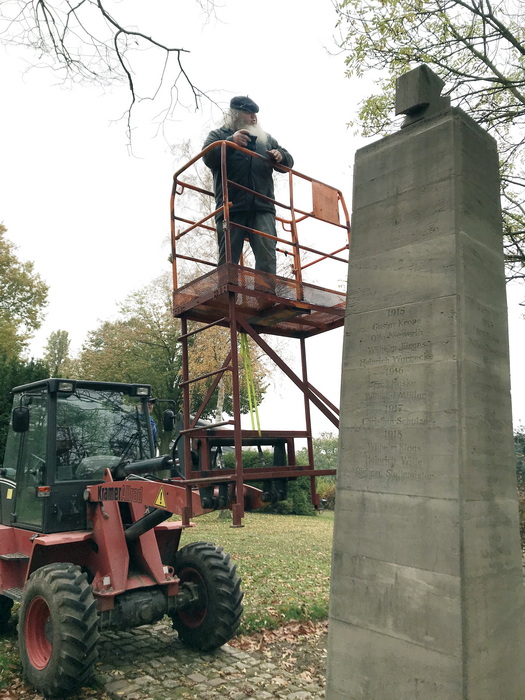 2020 Ehrenmal Friedhof  Pielemeier Renovierungneu2