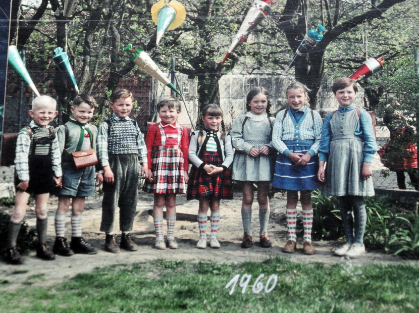 1960 saalsdorf einschulung.1jpg