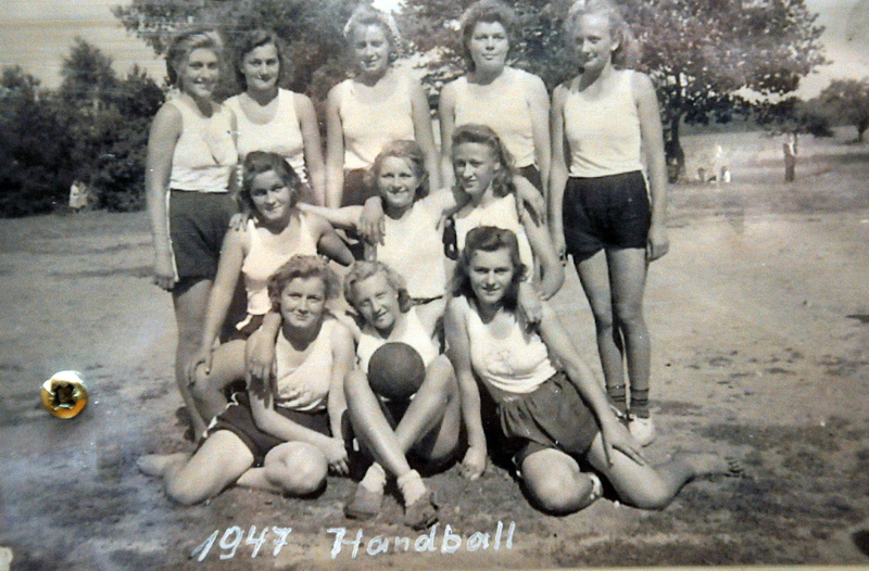 1947 Saalsdorf Handball Damen1